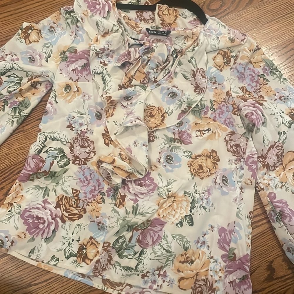 🩷 3/$18 NWOT SHEIN floral long sleeve ruffle trim front tie blouse
